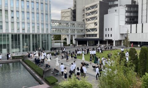 藤田医科大学白衣式の写真