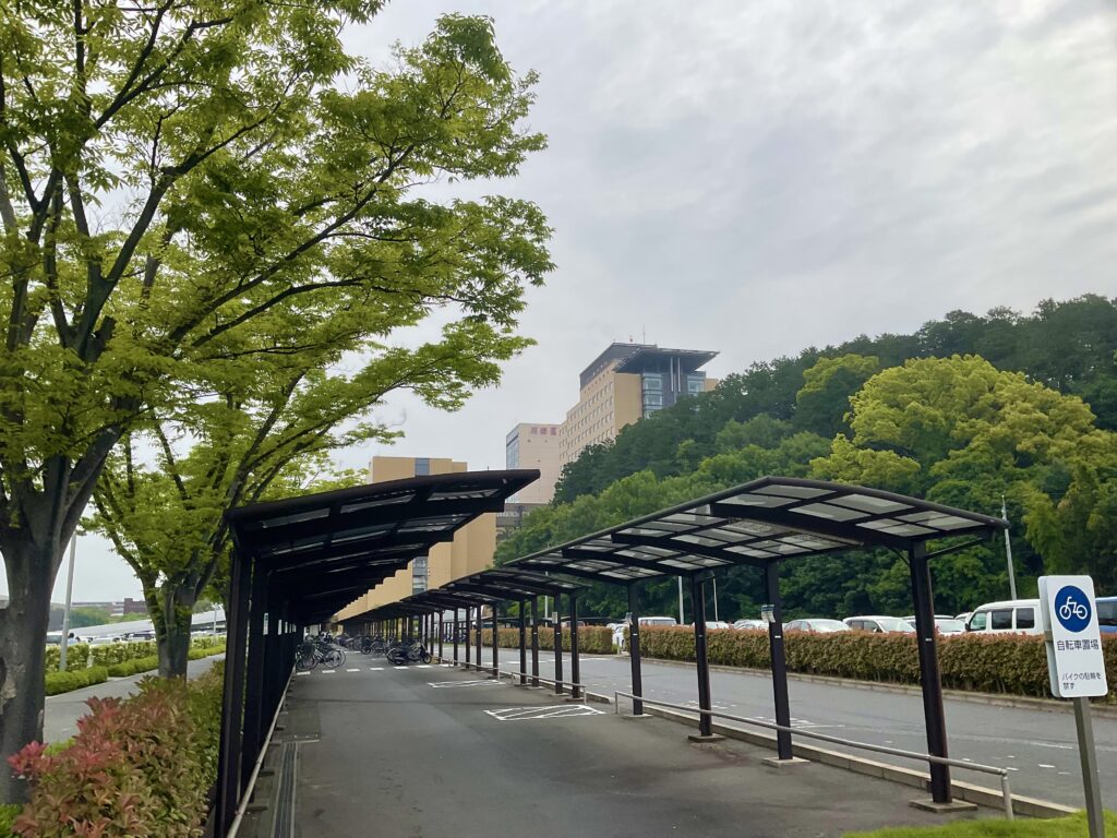 川崎医科大学西門から入ったところの写真