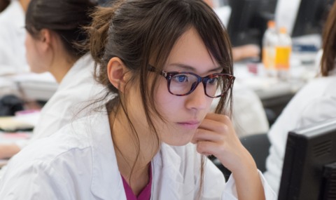 CBT受験生イメージ